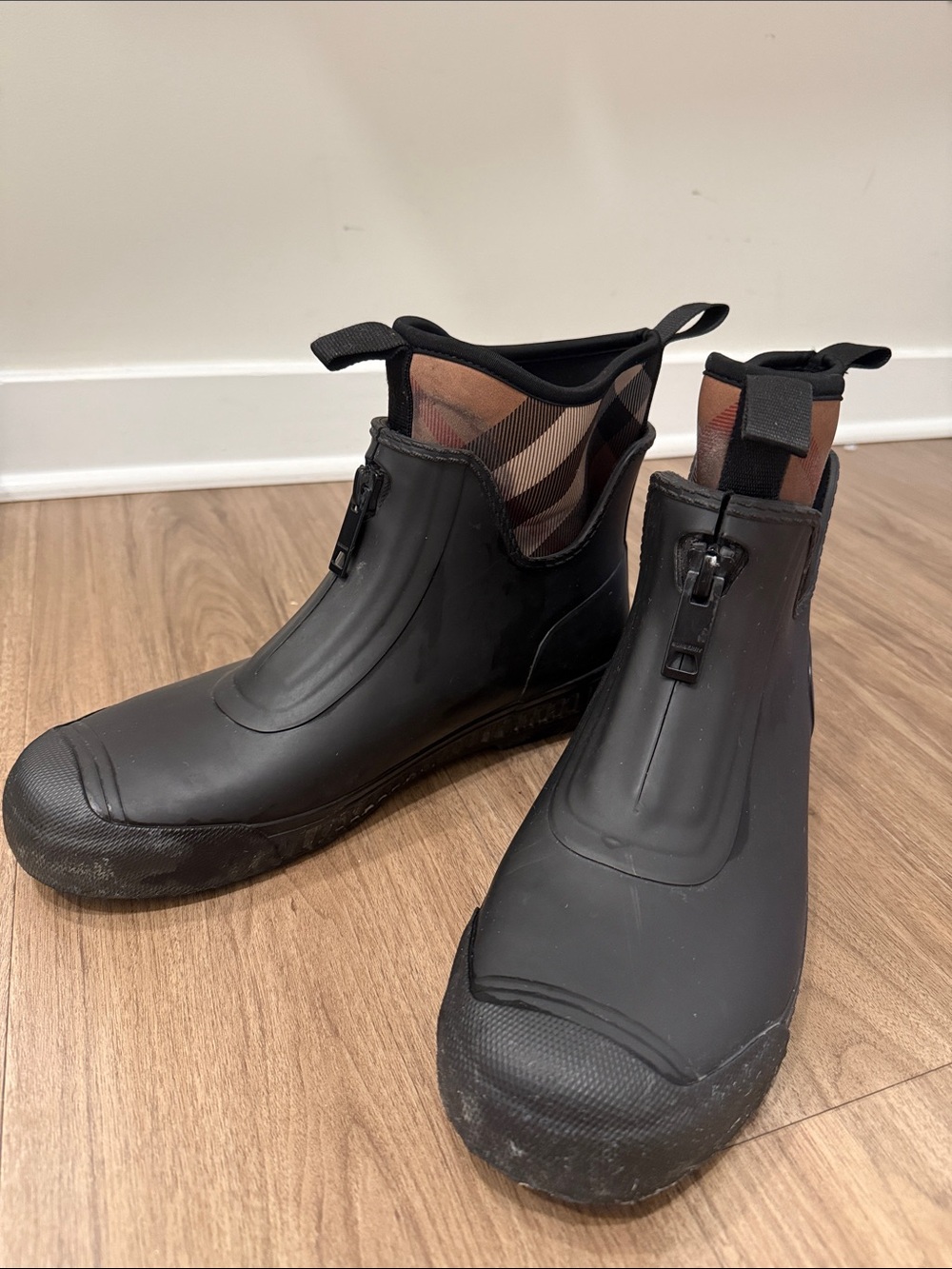 Burberry rain boots - Picture 2 of 5